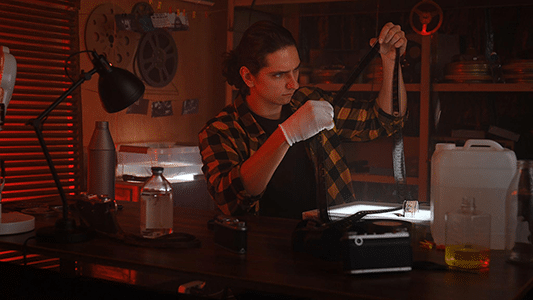 génération z,argentique,trop-plein d'images,grain,pellicule