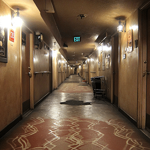 liminal spaces,dreamcore,fascination,étrange,créations visuelles,game designers,esthétique de l'étrange,architecture du vide,weirdcore