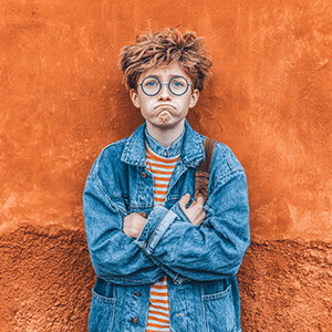  adolescent avecune attitude de rejet