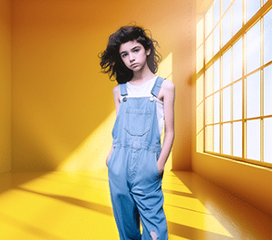 jeune fille dans un loft