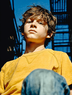 ado-en-contre-plongée